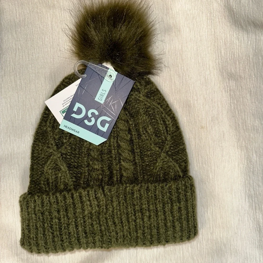 DSG Hat Girls OSFM Olive Green Cable Knit Faux Fur Pom Pom Beanie Headwear NWT